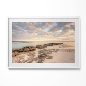 Obraz w białej ramie, Pejzaż plaży moża i nieba 100x70cm 414016 Obraz w białej ramie, Pejzaż plaży moża i nieba 100x70cm 414016