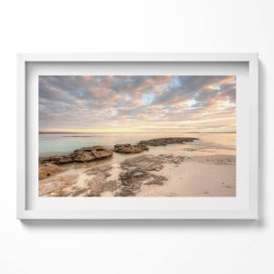 Obraz w białej ramie, Pejzaż plaży moża i nieba 60×40 cm 414172 Obraz w białej ramie, Pejzaż plaży moża i nieba 60×40 cm 414172