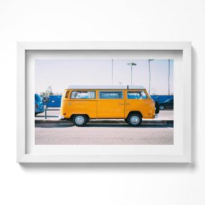 Obraz w białej ramie, Żółty wakacyjny samochód 30×20 cm 414374 Obraz w białej ramie, Żółty wakacyjny samochód 30×20 cm 414374