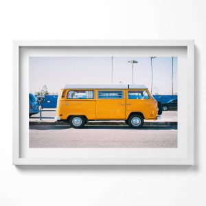 Obraz w białej ramie, Żółty wakacyjny samochód 60×40 cm 414068 Obraz w białej ramie, Żółty wakacyjny samochód 60×40 cm 414068