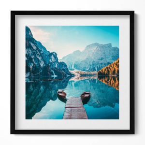 Obraz w czarnej ramie MDF, Łódki na jeziorze 50×50 cm 414108 Obraz w czarnej ramie MDF, Łódki na jeziorze 50×50 cm 414108
