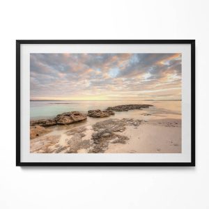 Obraz w czarnej ramie, Pejzaż plaży moża i nieba 100x70cm 414295 Obraz w czarnej ramie, Pejzaż plaży moża i nieba 100x70cm 414295