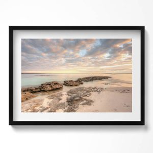 Obraz w czarnej ramie, Pejzaż plaży moża i nieba 70×50 cm 414236 Obraz w czarnej ramie, Pejzaż plaży moża i nieba 70×50 cm 414236