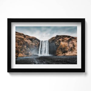 Obraz w czarnej ramie, Wodospad pośród skał 30×20 cm 414315 Obraz w czarnej ramie, Wodospad pośród skał 30×20 cm 414315