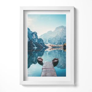 Obraz w ramie MDF „Łódki na jeziorze” Biała rama, 20×30 cm 414316 Obraz w ramie MDF „Łódki na jeziorze” Biała rama, 20×30 cm 414316
