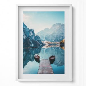Obraz w ramie MDF „Łódki na jeziorze” Biała rama, 50×70 cm 414098 Obraz w ramie MDF „Łódki na jeziorze” Biała rama, 50×70 cm 414098