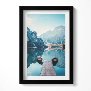 Obraz w ramie MDF „Łódki na jeziorze” Czarna rama, 20×30 cm 414090 Obraz w ramie MDF „Łódki na jeziorze” Czarna rama, 20×30 cm 414090