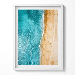 Obraz w ramie MDF „Morze plaża ludzie” Biała rama, 60×80 cm 413993 Obraz w ramie MDF „Morze plaża ludzie” Biała rama, 60×80 cm 413993