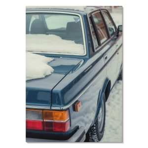 Obrazy na płótnie A2 Retro samochód w śniegu niebieski tło 979385 Obrazy na płótnie A2 Retro samochód w śniegu niebieski tło 979385